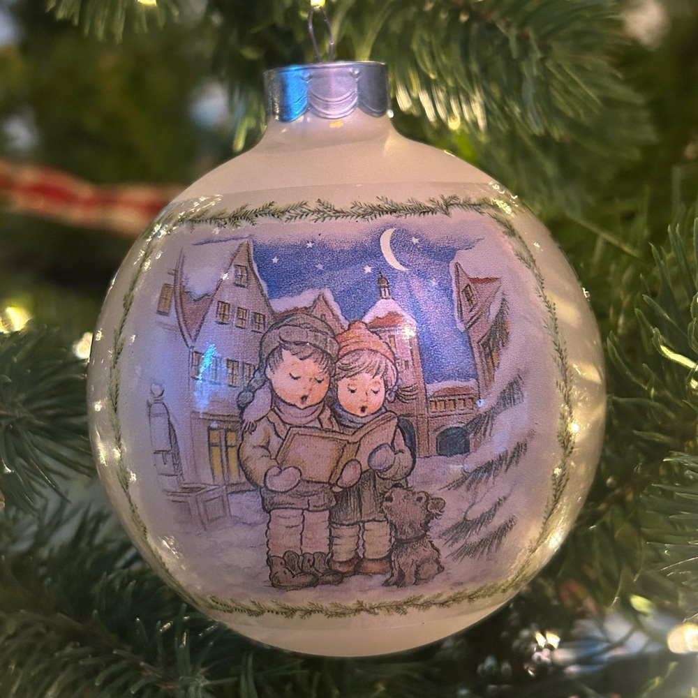 🎄”Holiday Harmony" Berta Hummel Ornament (1998)🎁